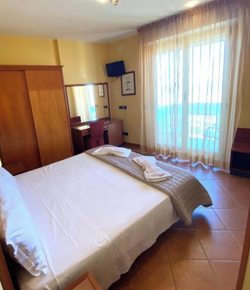 SUPERIOR, DOUBLE BED, SEA VIEW, BALCONY