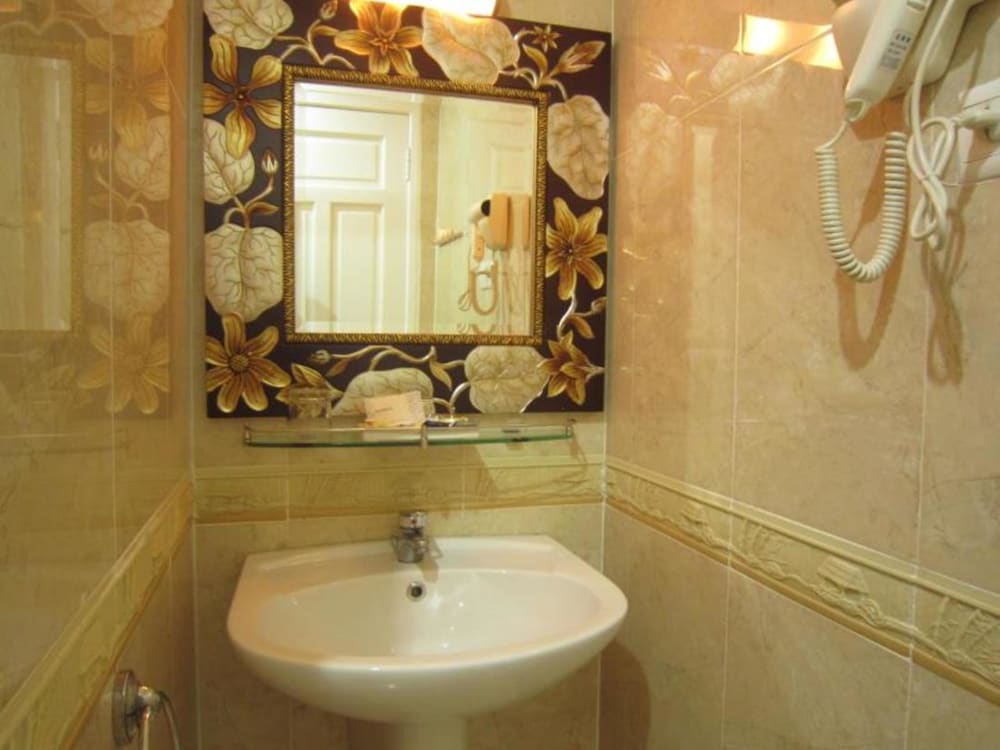 Hoang Thanh Thuy Hotel 1 76/77