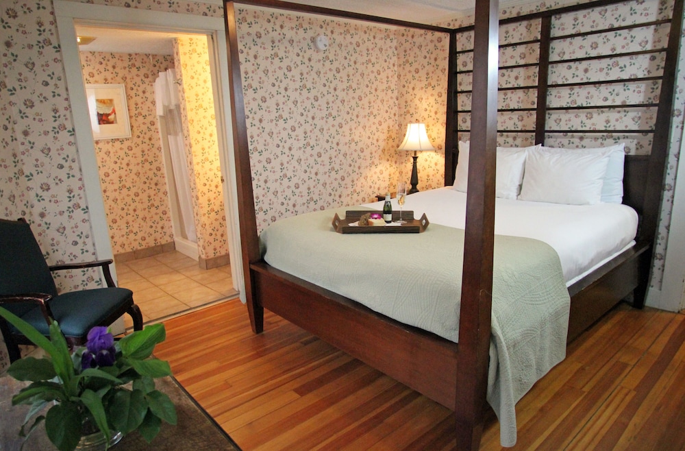 The Kennebunk Inn 16/50