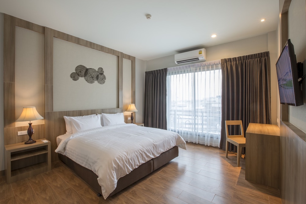 ROOM, KING BED