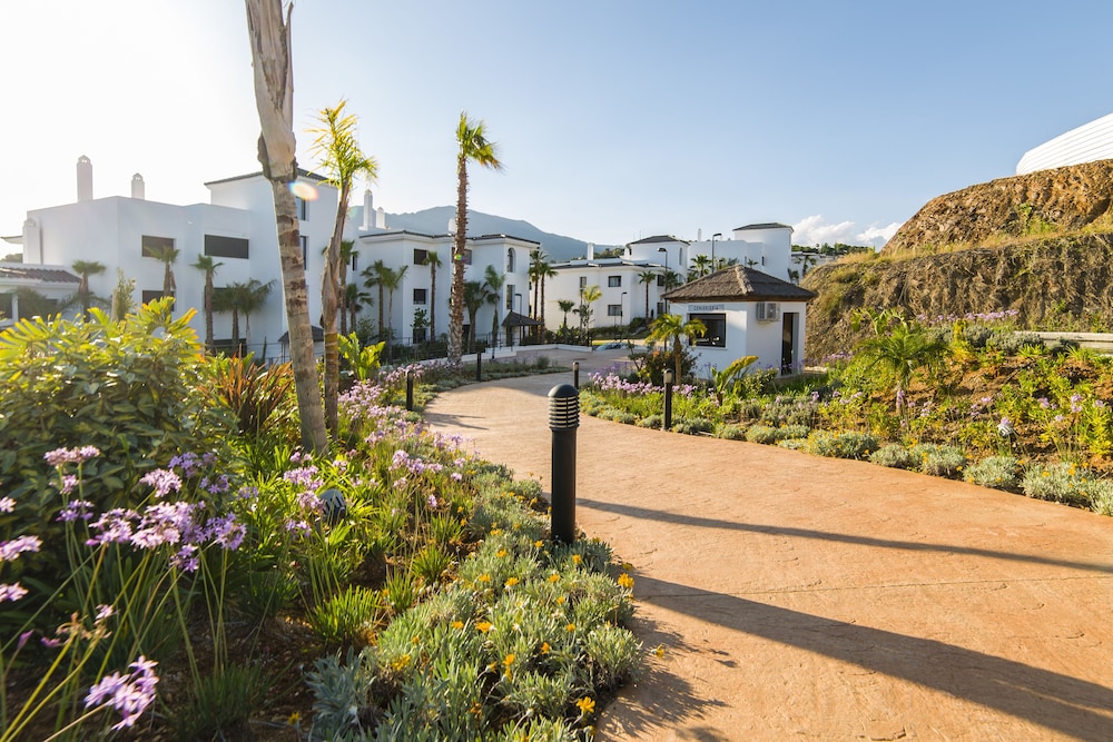ESTEPONA HOLIDAY HILLS 45/50