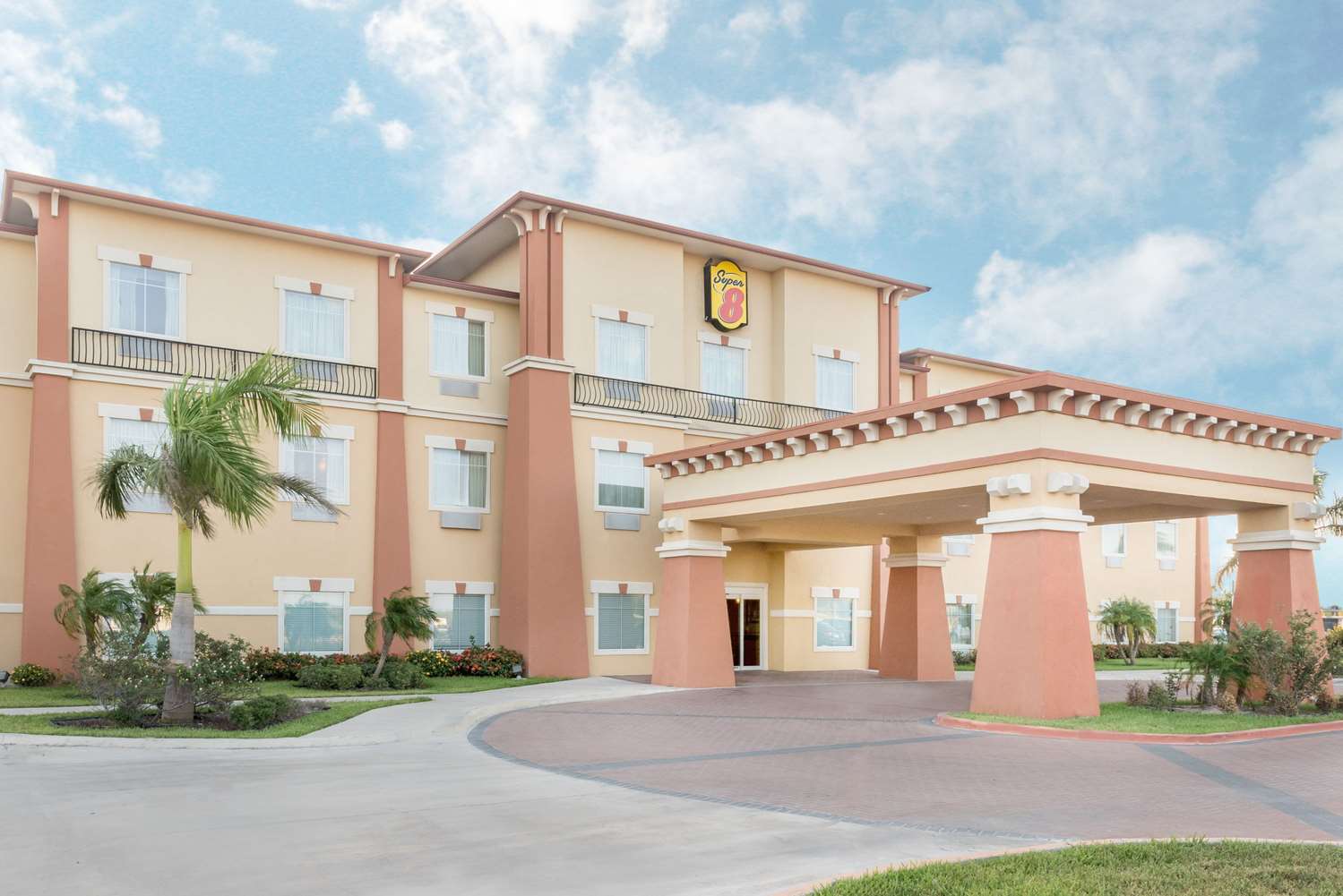 Super 8 by Wyndham Hidalgo/McAllen Area 1/7