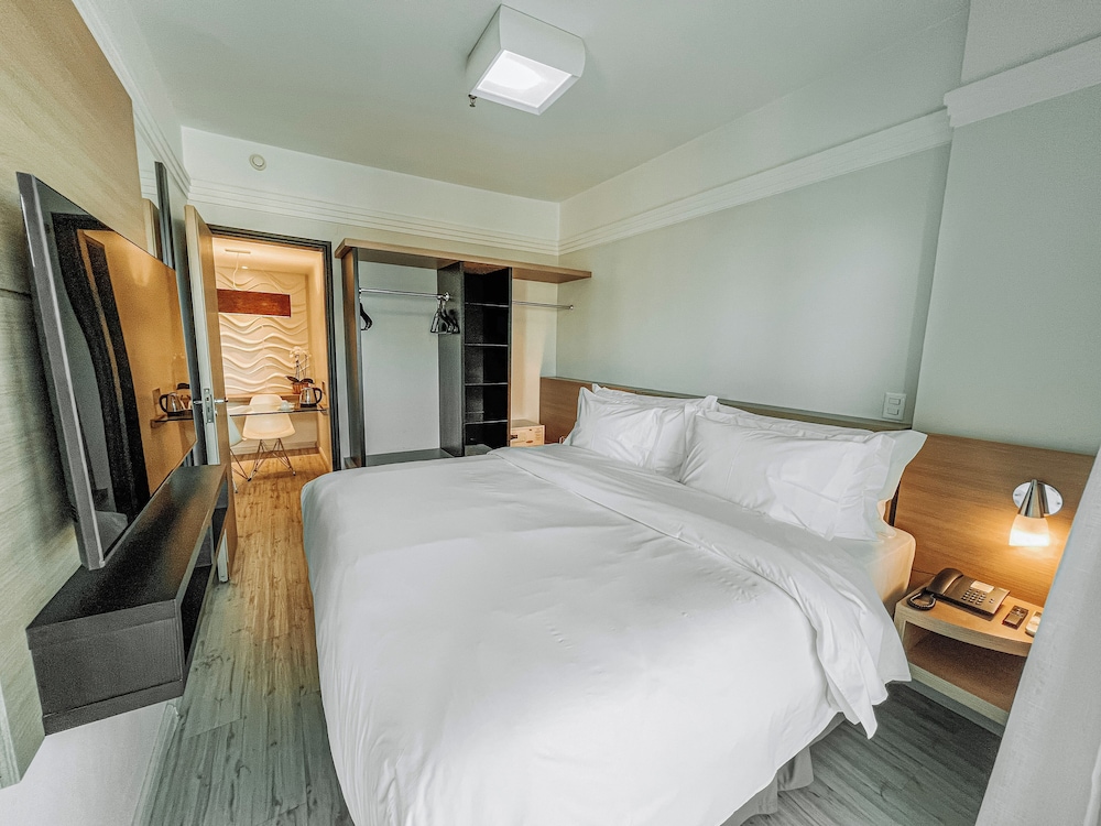 SUPERIOR, DOUBLE BED, CITY VIEW