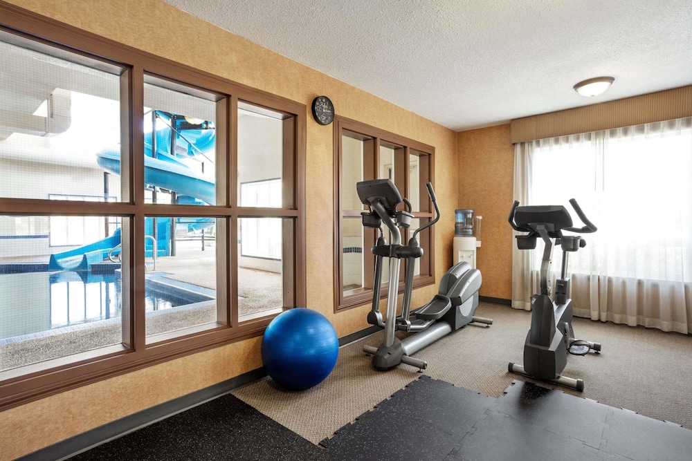 Days Inn & Suites By Wyndham Strathmore 13/29