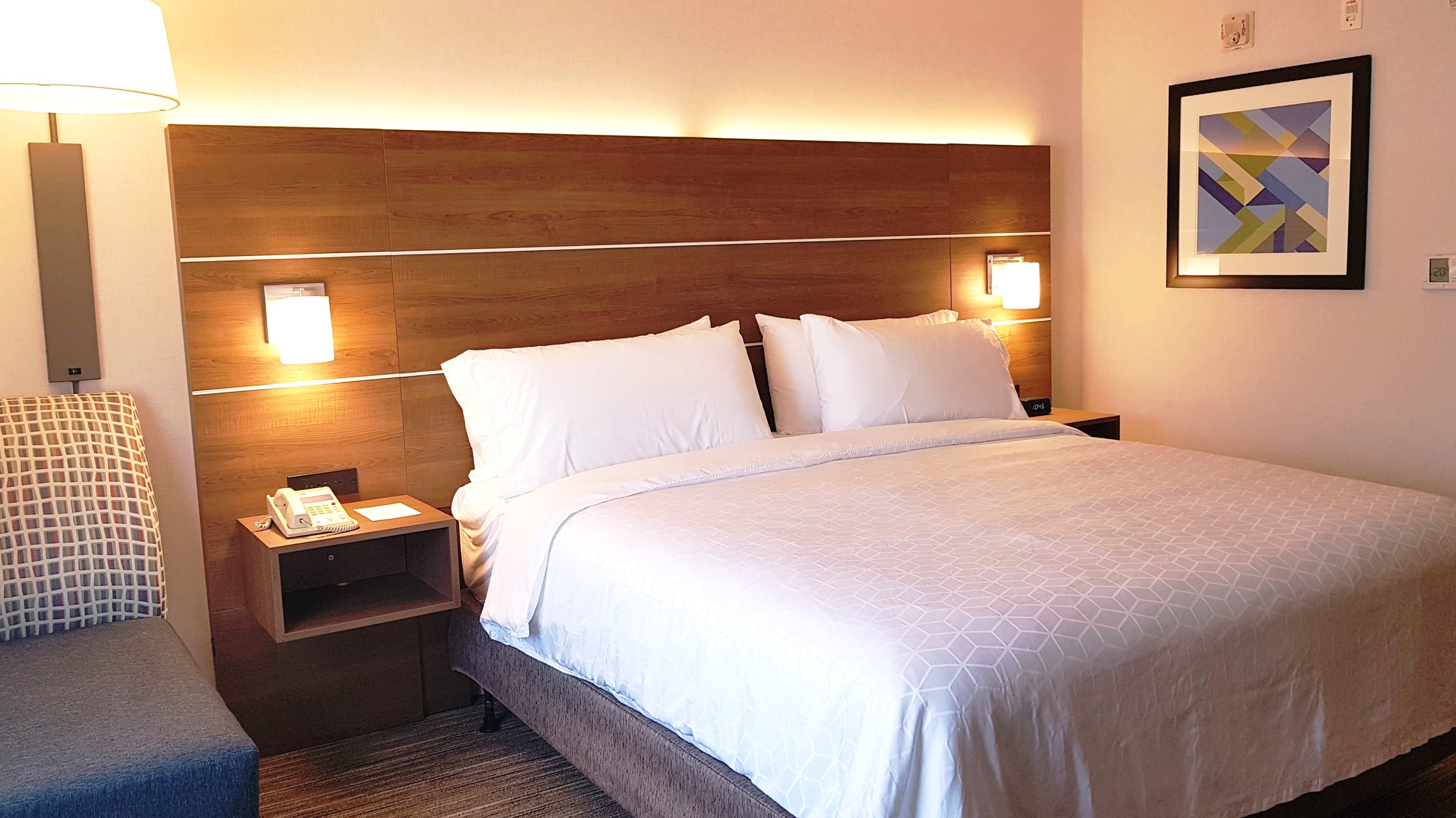 Holiday Inn Express Suites Surrey 12/50
