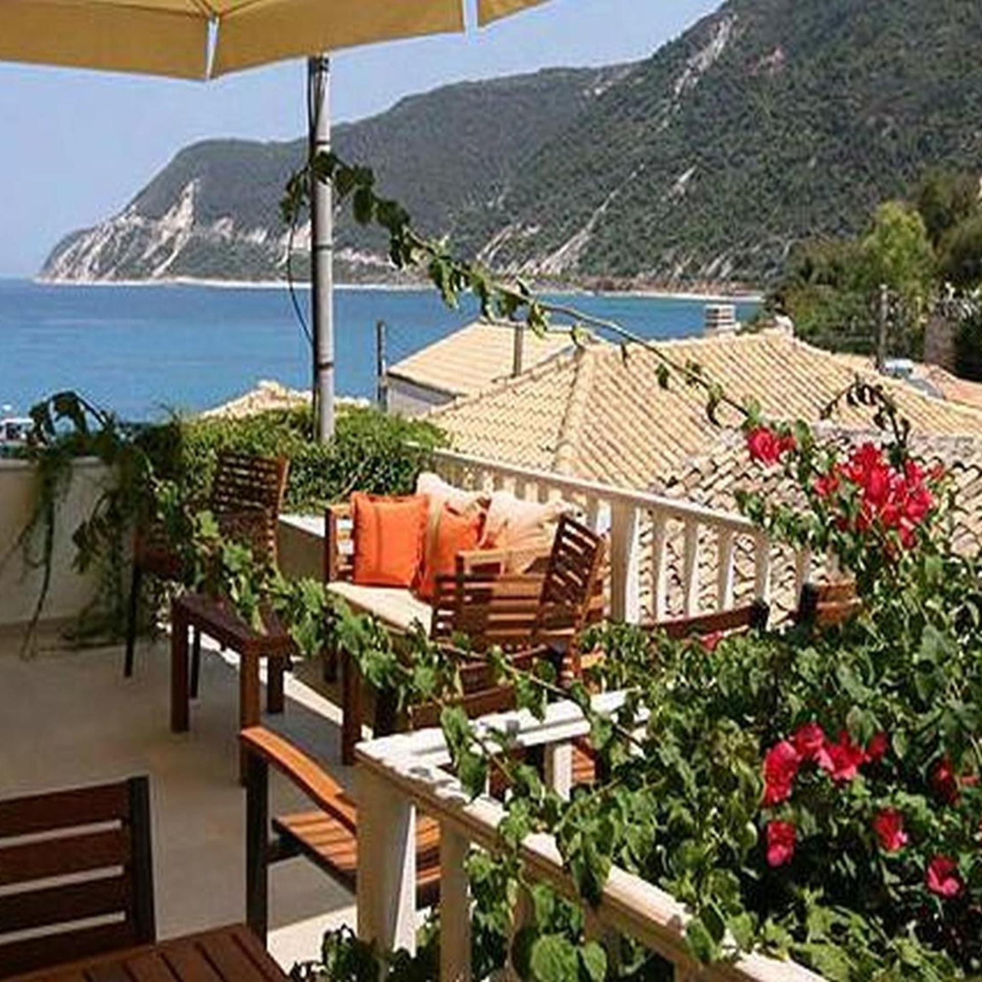 Ionis Hotel 42/42