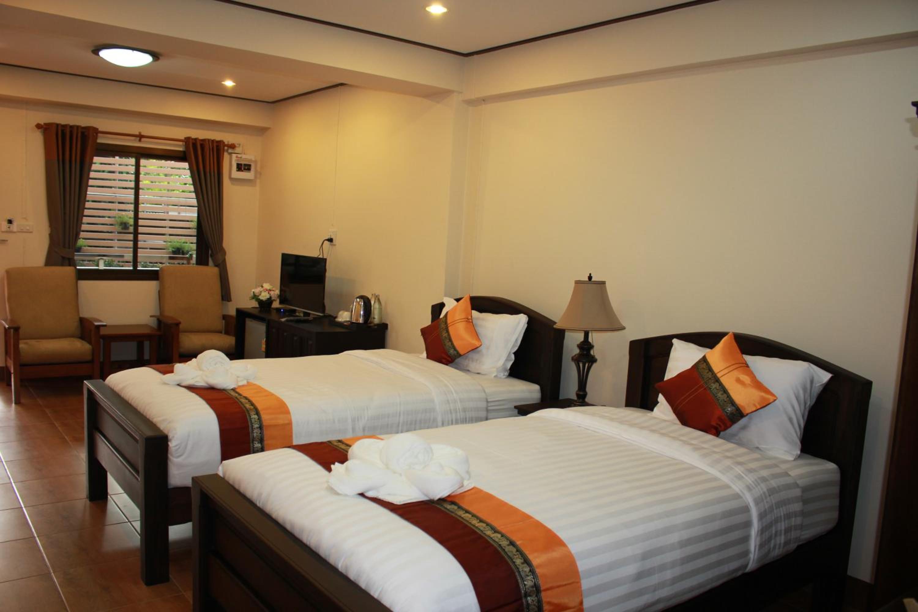 Nan Baankhun Hotel 4/58