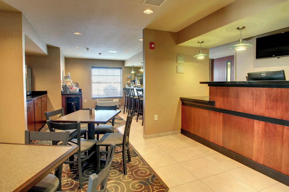 Cobblestone Inn & Suites - Harvey 37/50
