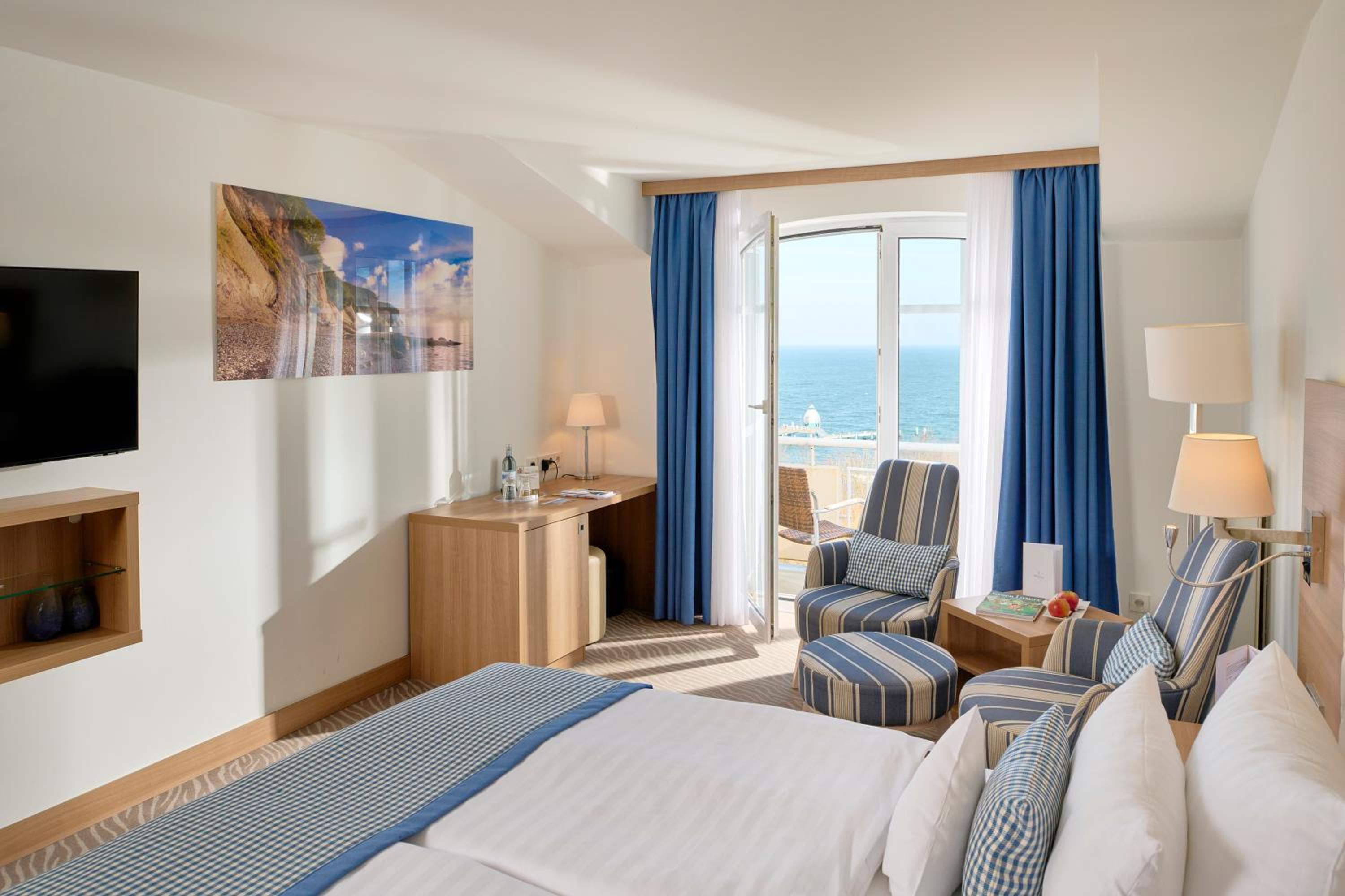 غرفة بسرير مزدوج بإطلالة على البحر بشرفة، Hotel Bernstein 4/9