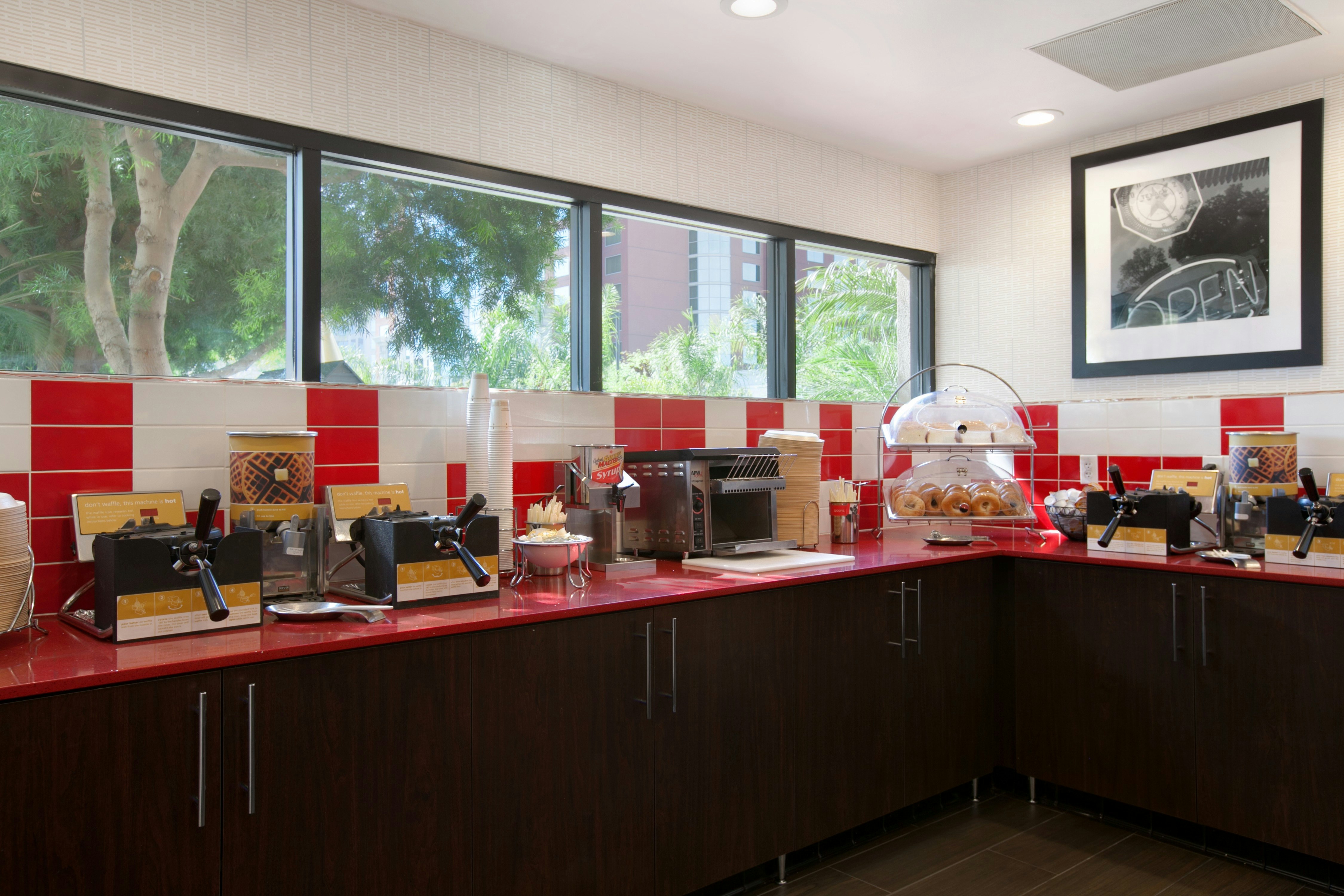 Hampton Inn & Suites Anaheim - Garden Grove 35/44