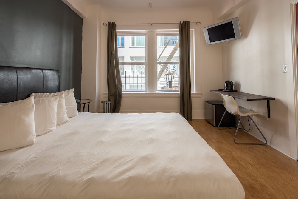 STANDARD, QUEEN BED