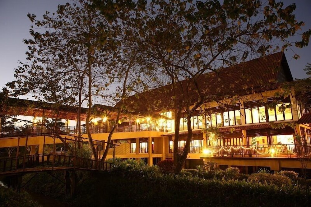 Golden Pine Resort and Spa 57/59