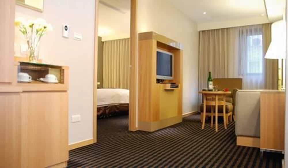Tokyo International Hotel 41/58