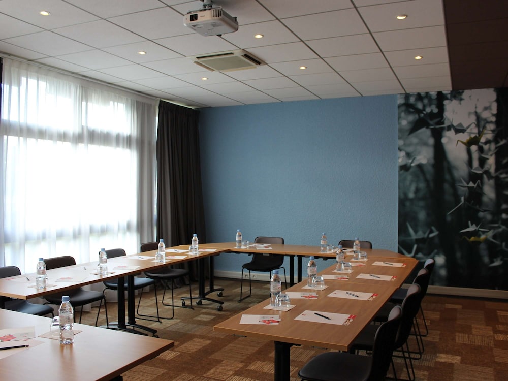 HOTEL IBIS Evry Courcouronnes 42/48