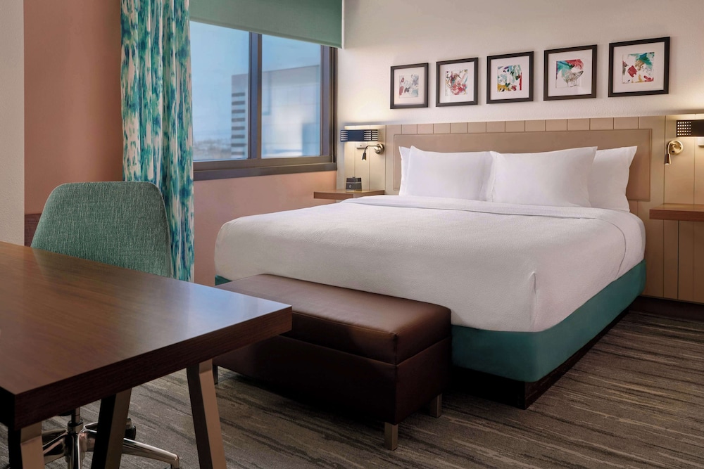 ROOM, KING BED, SOFA