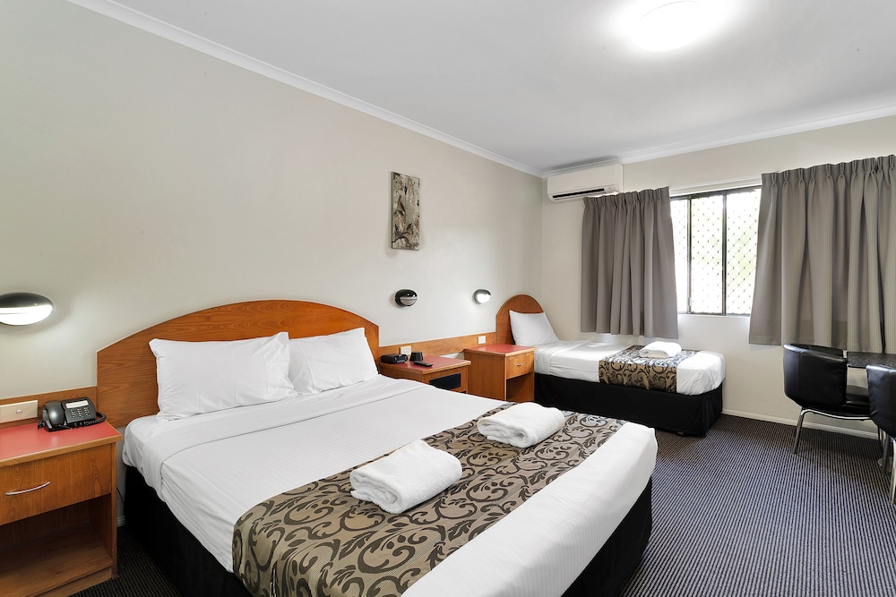 MACKAY RESORT MOTEL 31/65