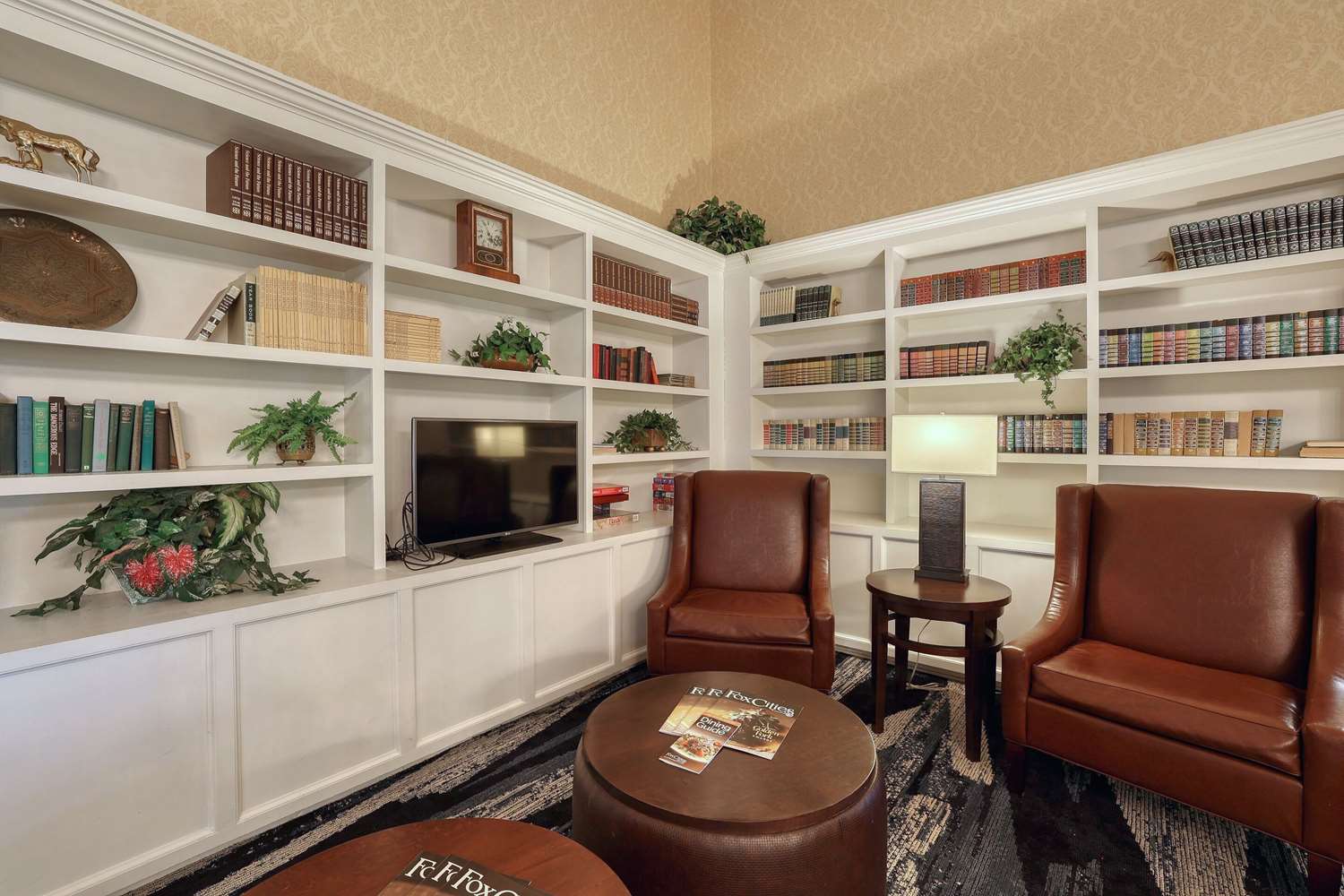 Comfort Suites Appleton Airport 13/27