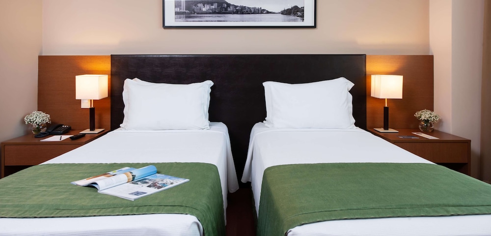 Golden Tulip Porto Vitoria 19/72