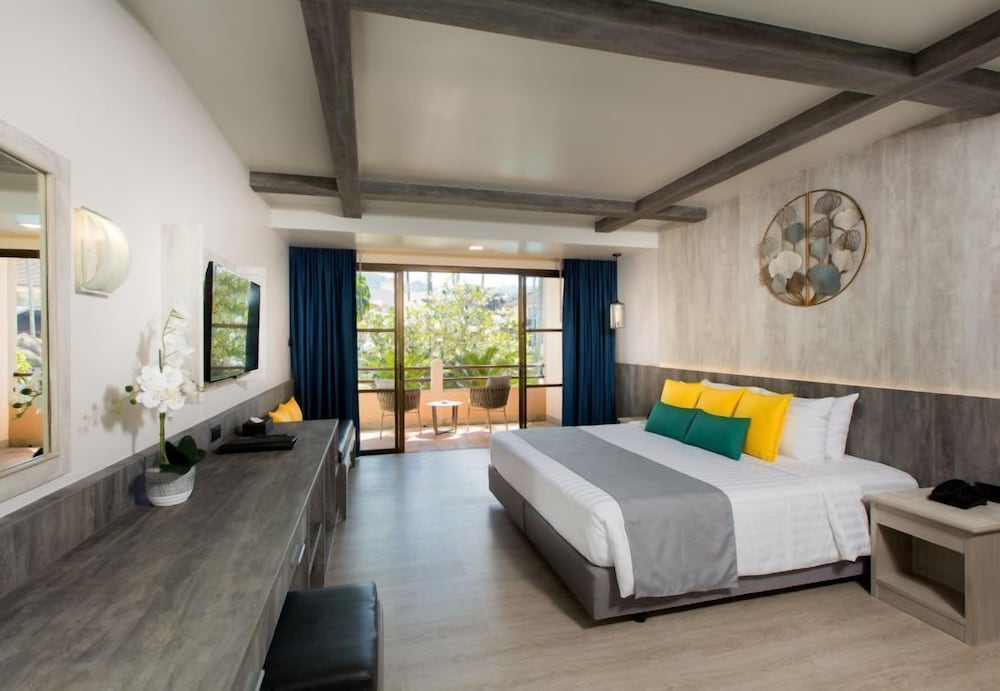 Deluxe, Double Bed, Pool Wing