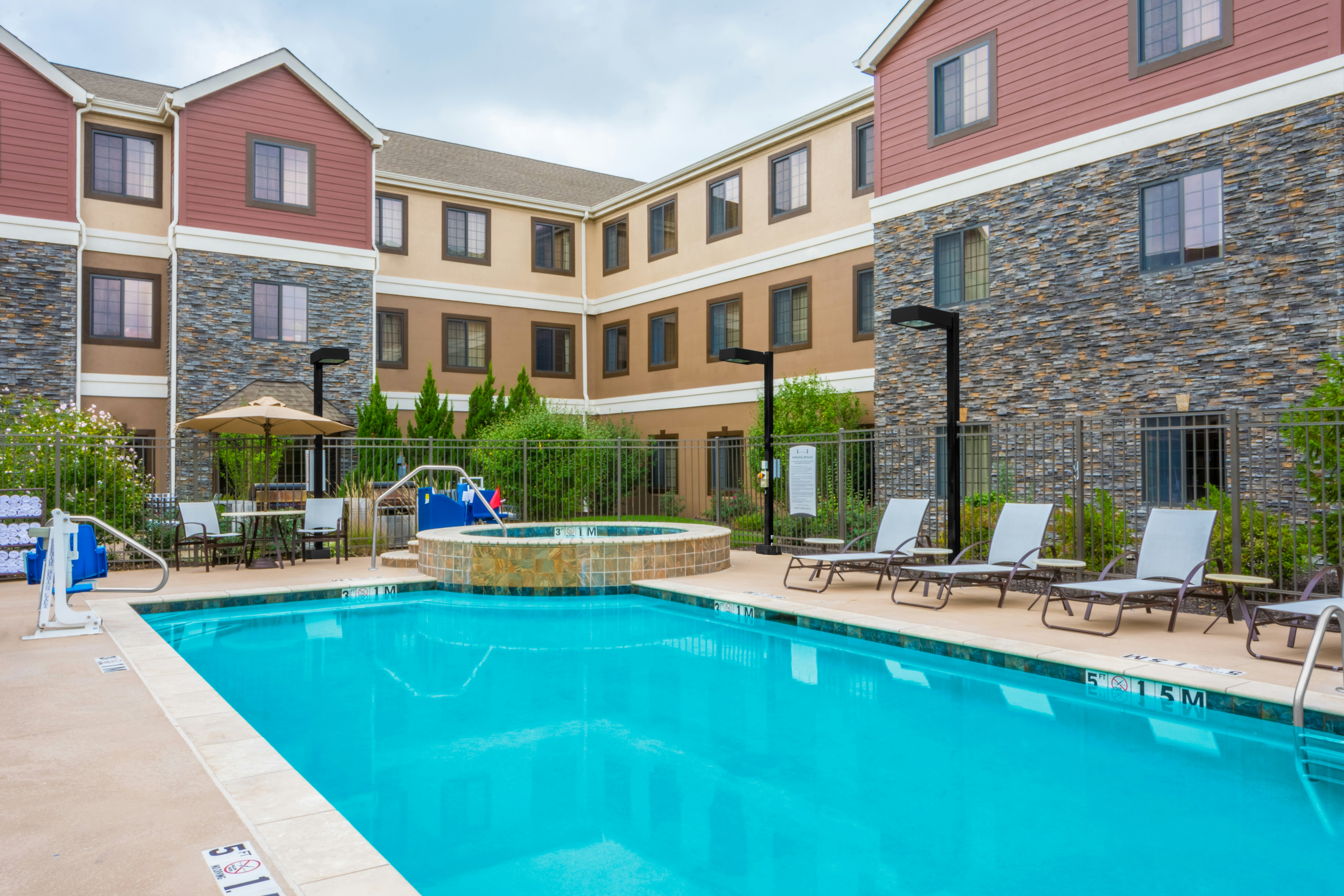 Staybridge Suites Kansas City-Independence 61/63