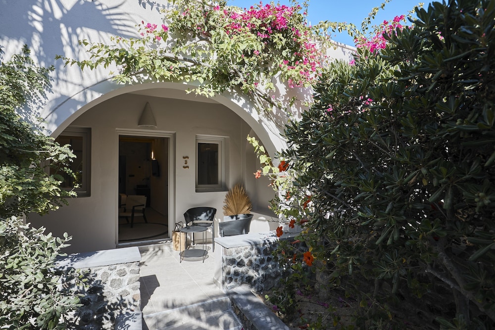 Marillia Village in SANTORINI