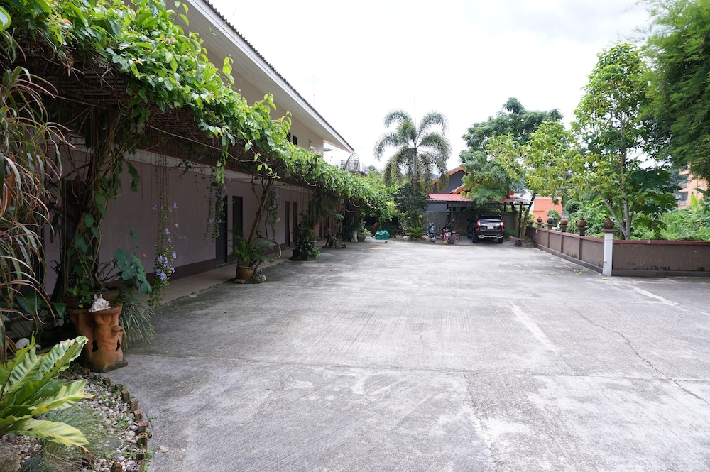 Ploenjai Hotel Ranong 1/48