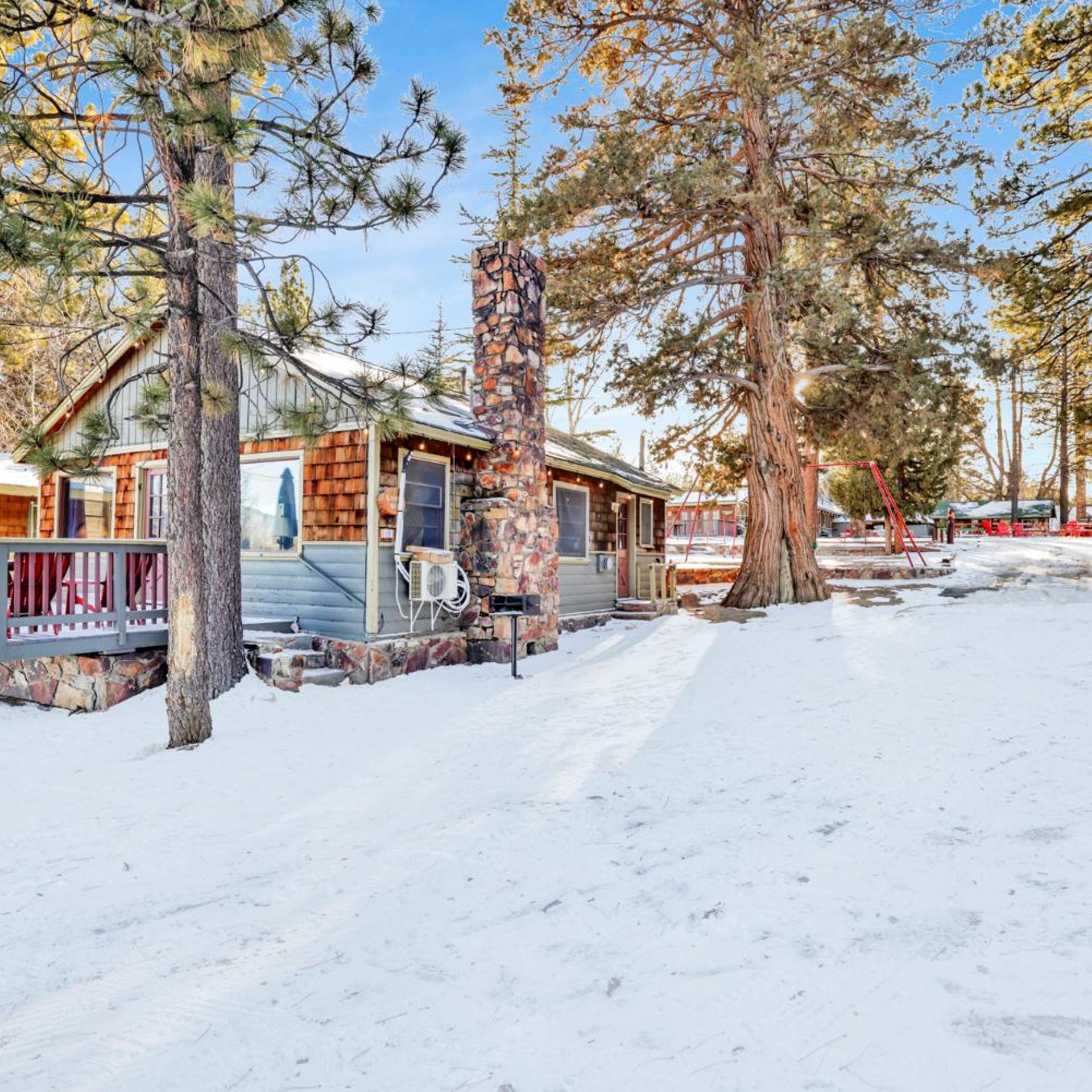 Lakeside Family Cabin by Big Bear Vacations 27/30