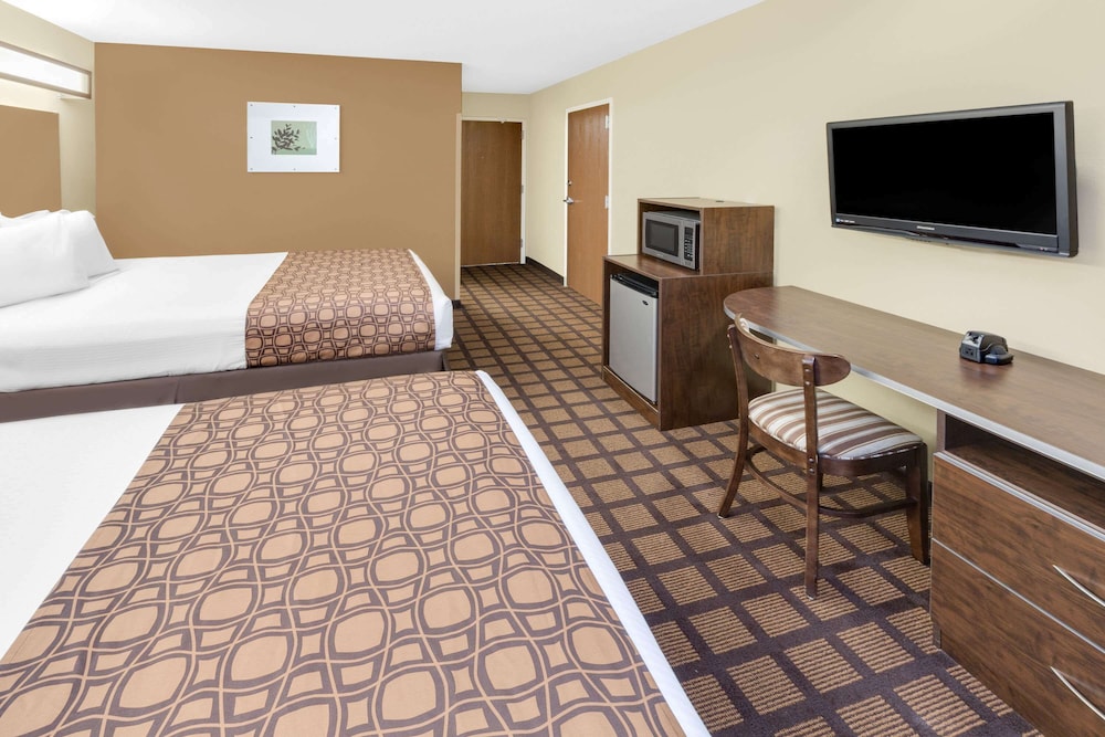 Microtel Inn & Suites By Wyndham Ozark 5/20