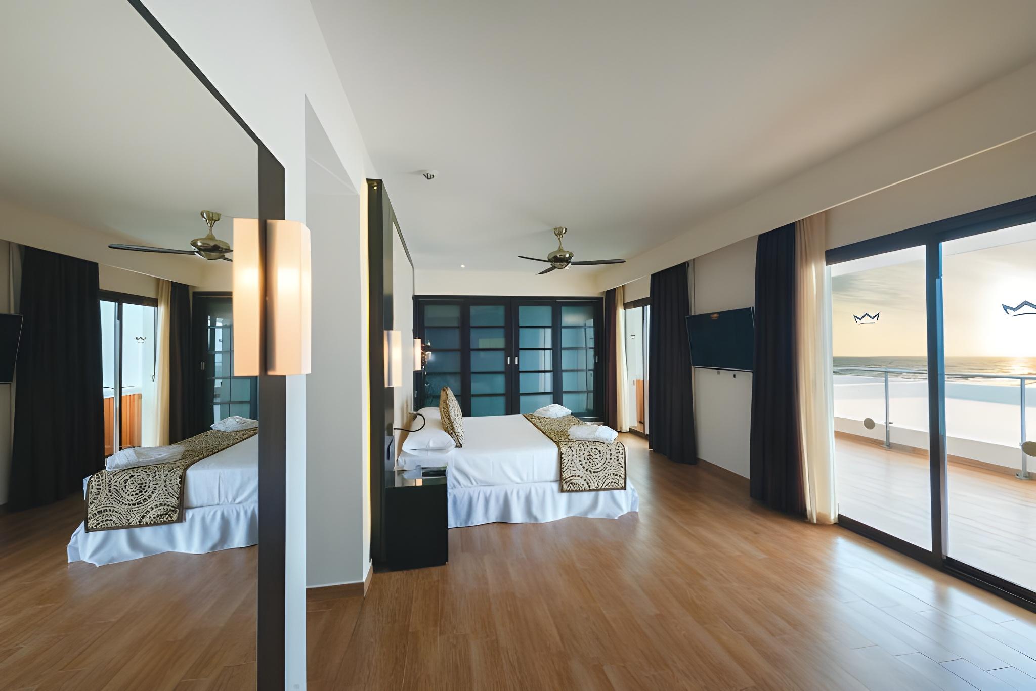 Senior, Suite, Queen Bed