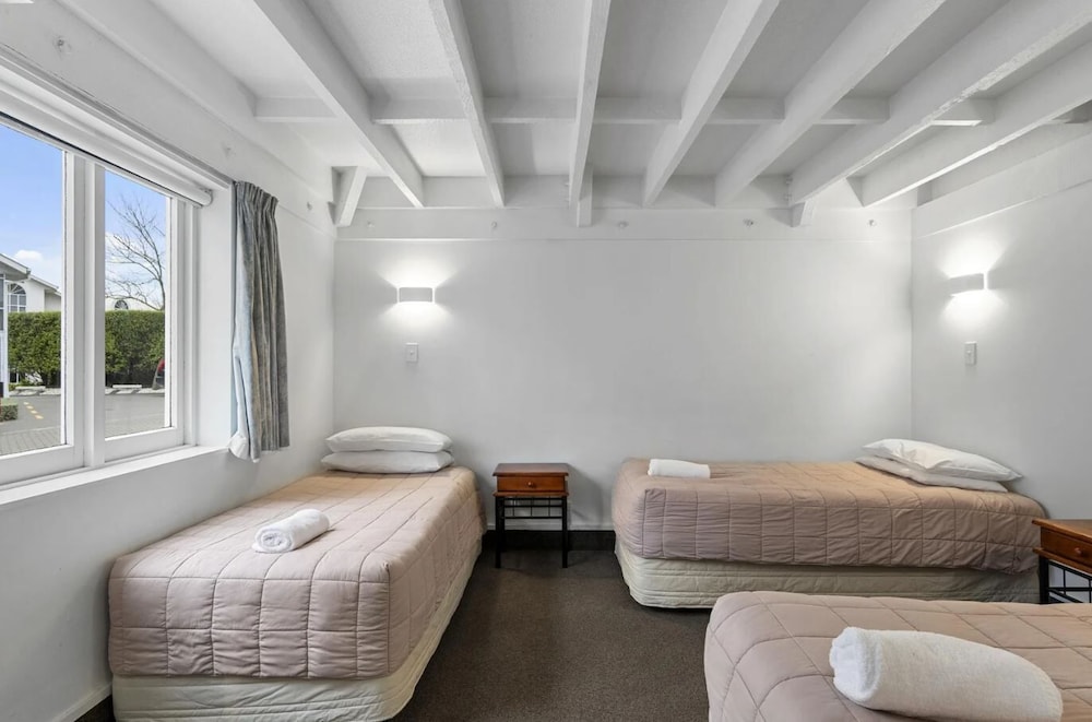 Camelot Motor Lodge 24/62