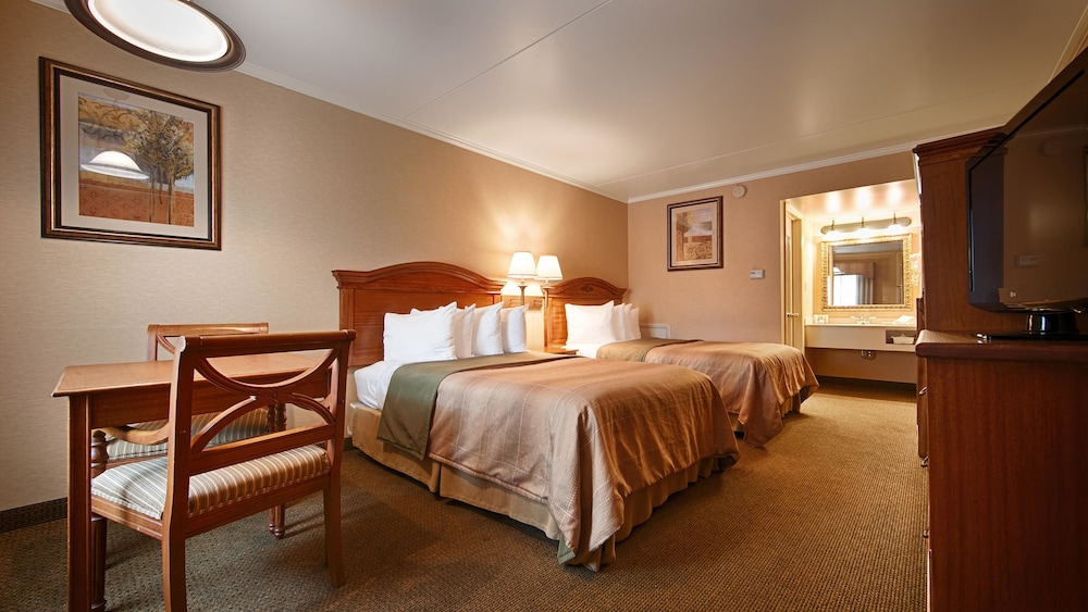 Best Western Plus Revere Inn & Suites 8/39