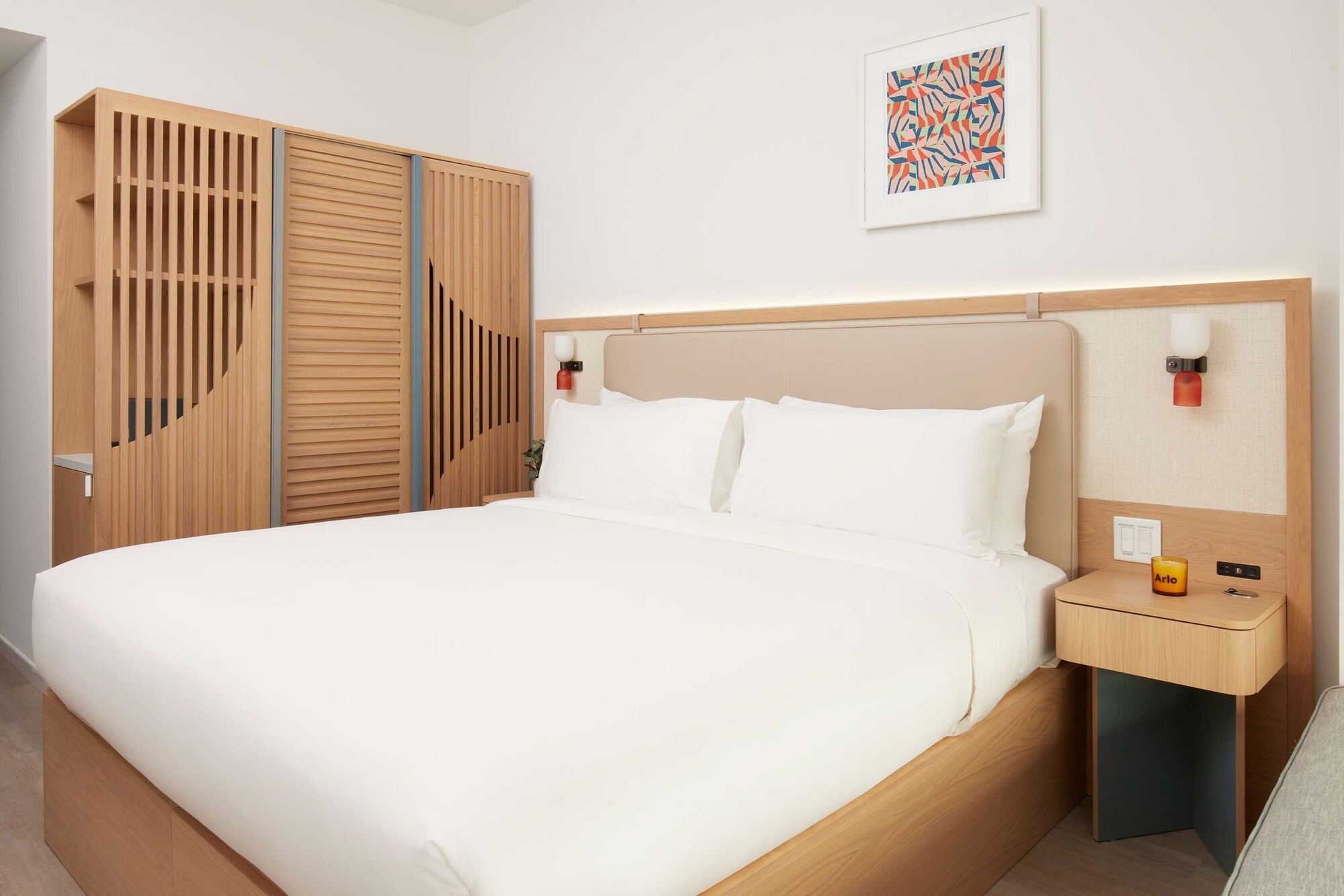 ROOM, KING BED