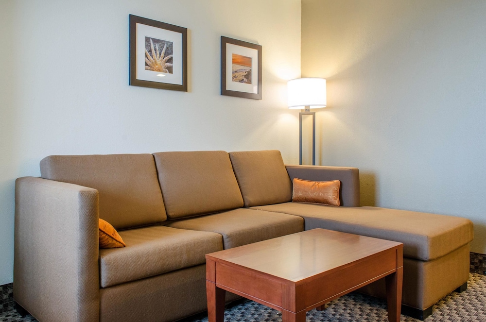 Comfort Inn and Suites Biloxi D Iberville 33/47