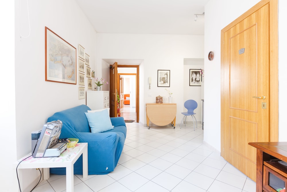 B&B Piazza Fratti 43/69