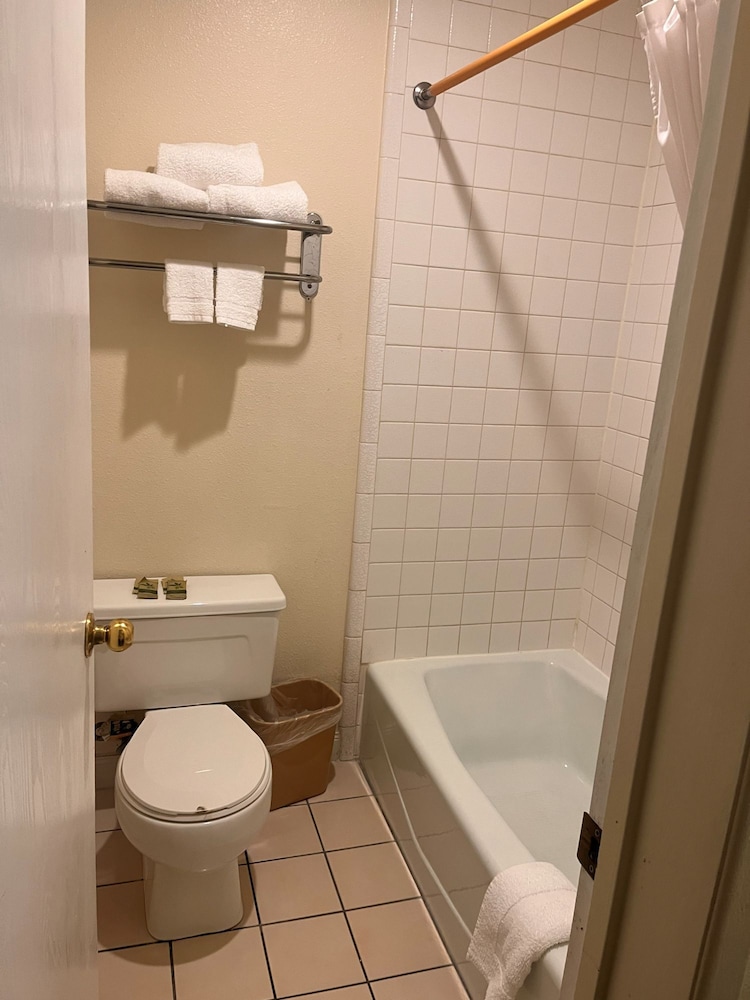 Western Inn Lakewood/Tacoma 47/49