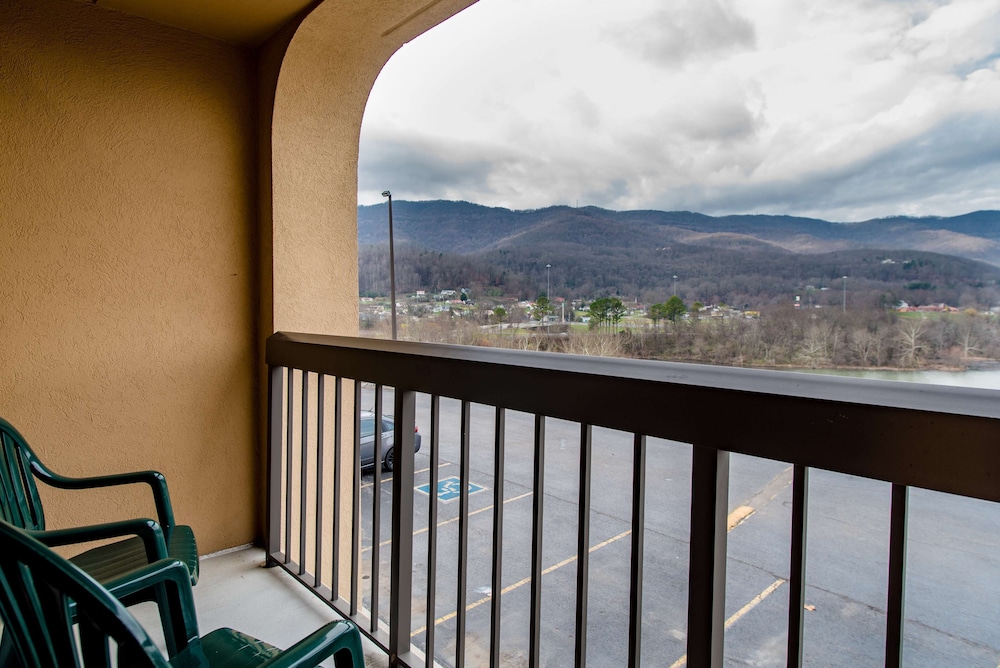 Hampton Inn Caryville-I-75/Cove Lake-State Park 36/84