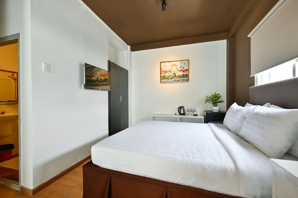 ROOM, TRIPLE, BALCONY
