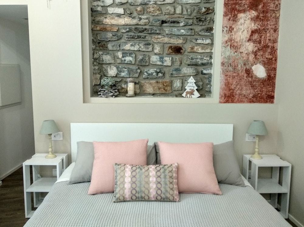 Rumi Rooms 28/34