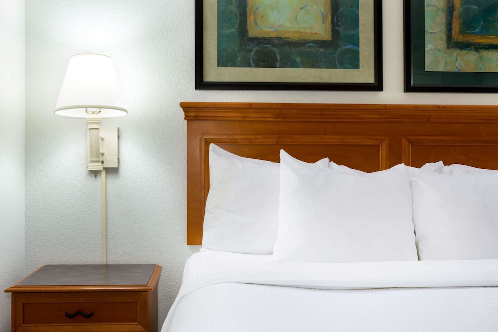 Fairfield by Marriott Inn & Suites Austin West 13/36