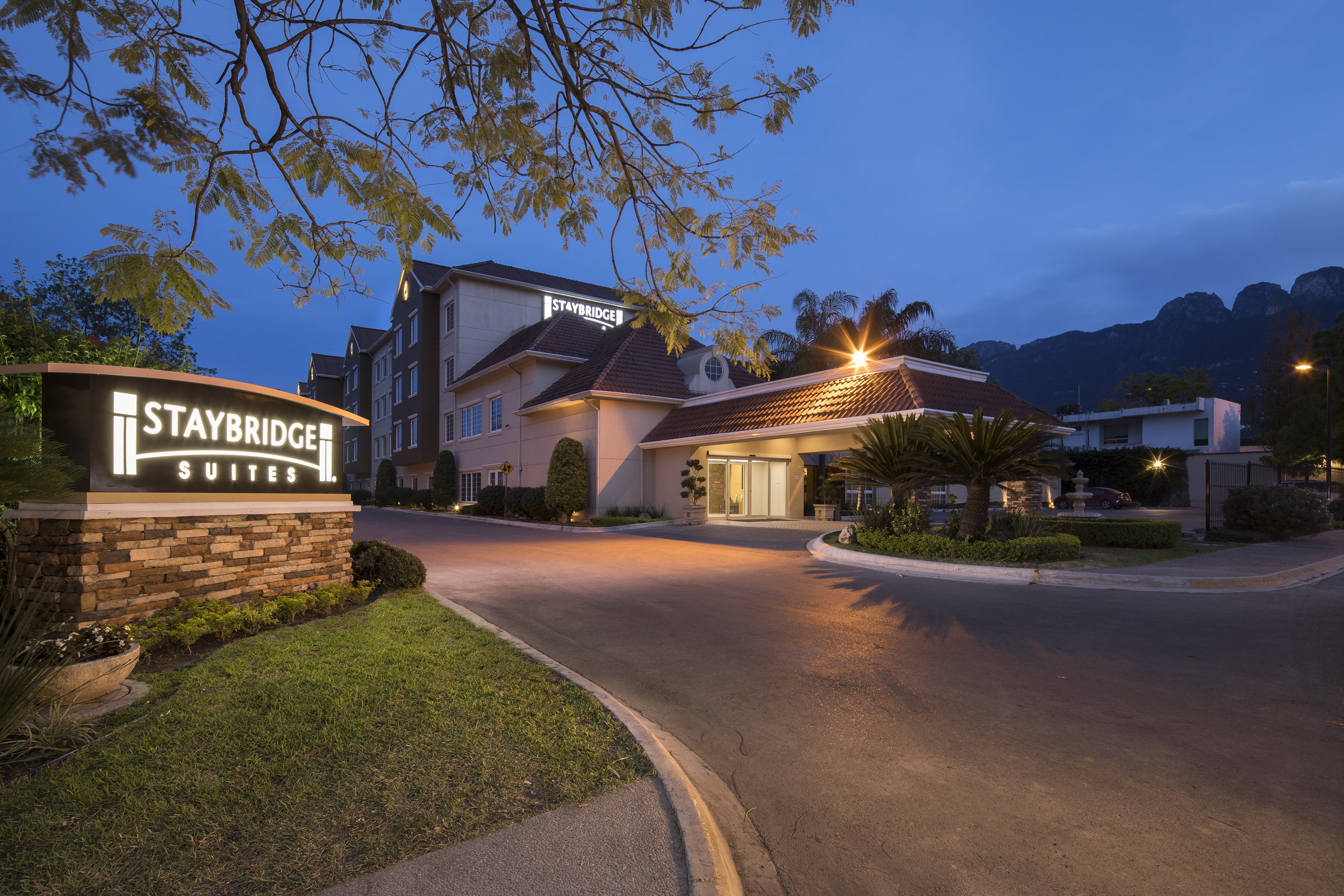 Staybridge Suites Monterrey - San Pedro 34/38