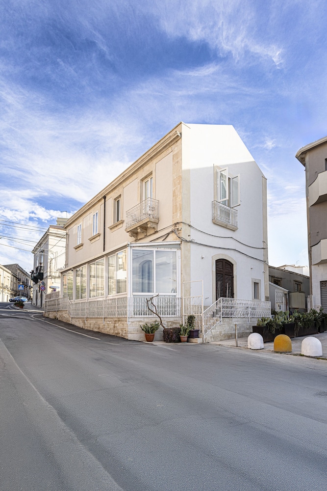 Lakkios Residence B B 64/73