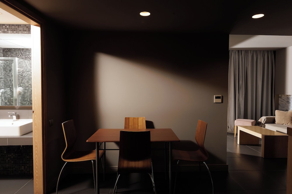 Elysion Hotel 33/43