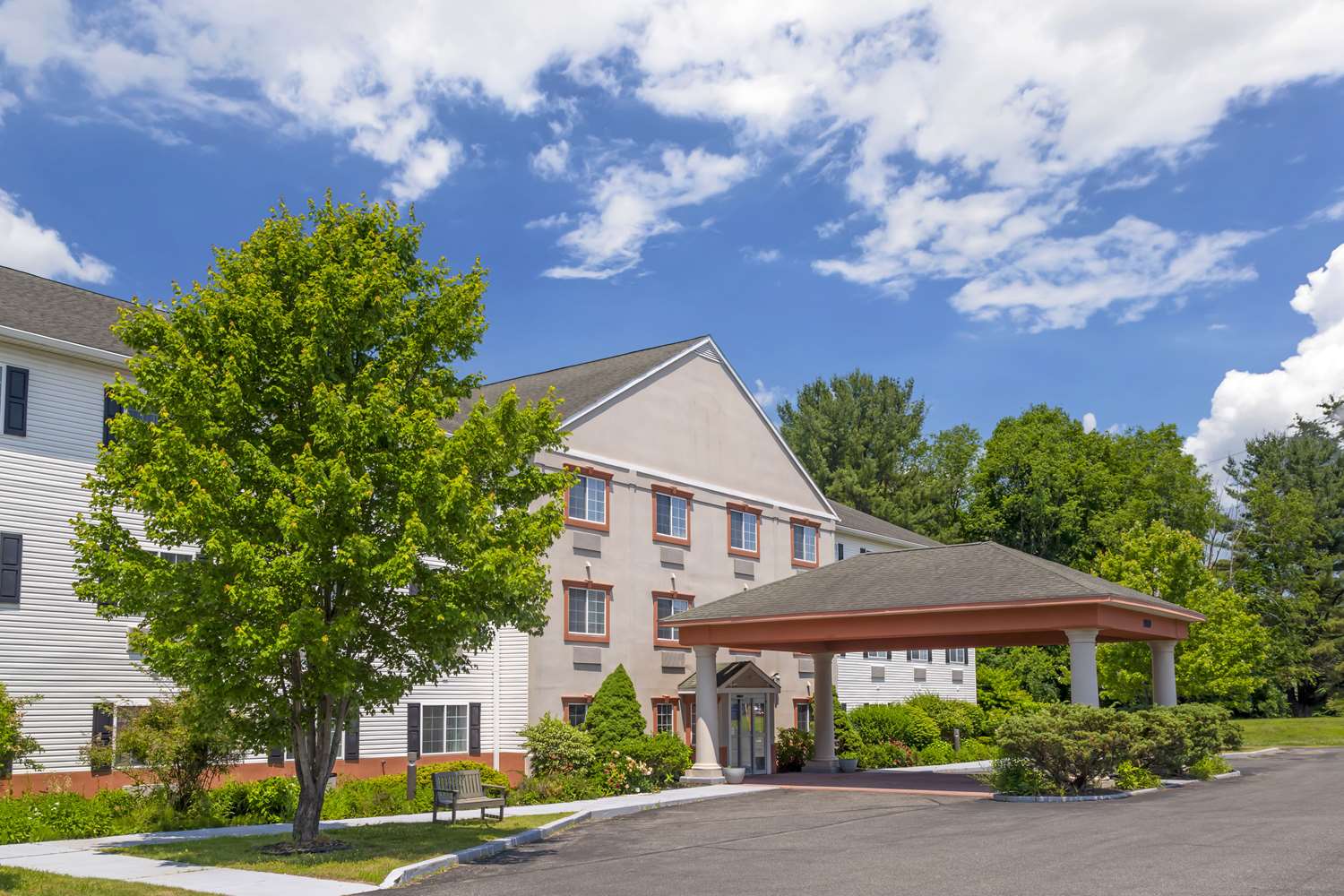 Best Western Plus Berkshire Hills Inn & Suites 39/41