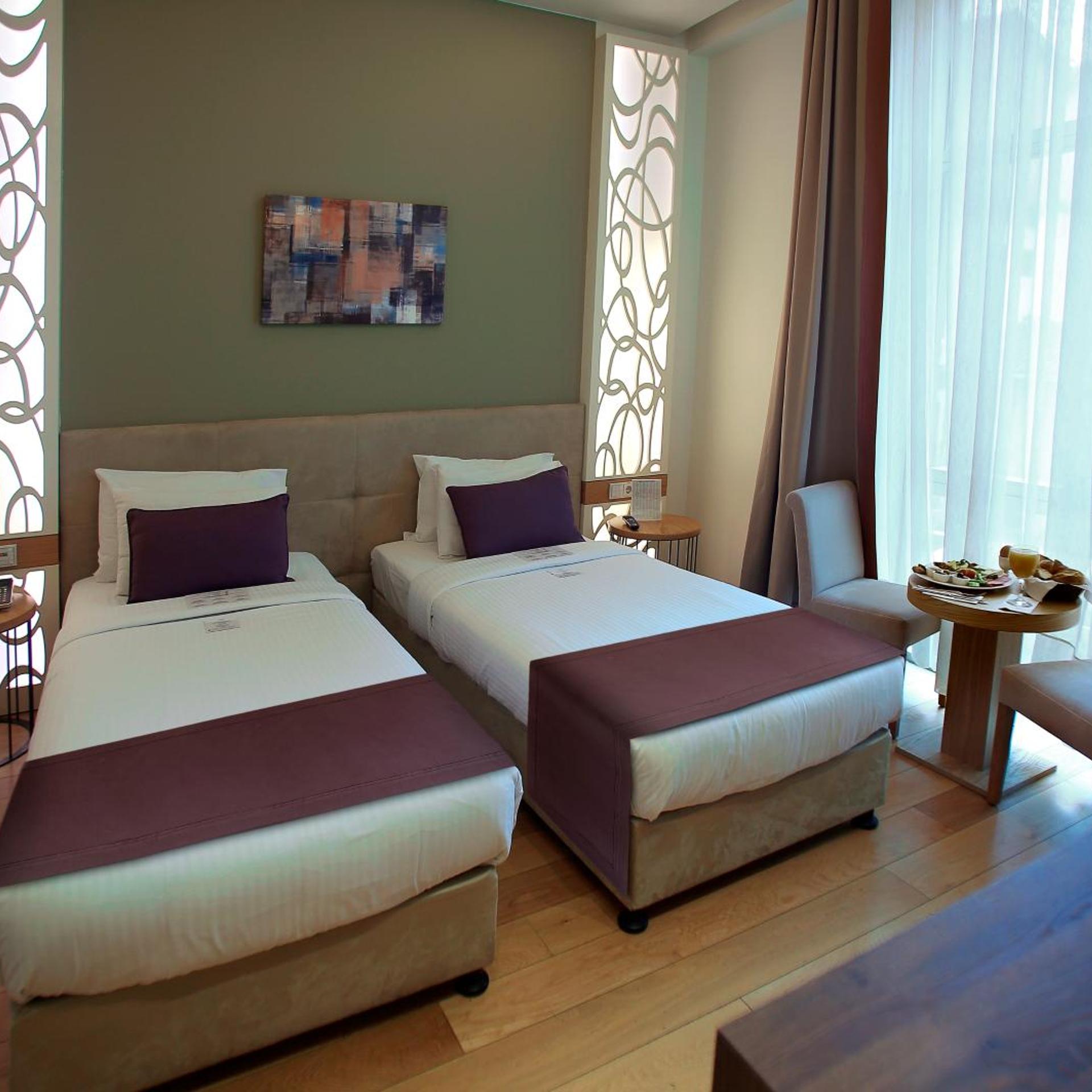 Wes Hotel 20/55