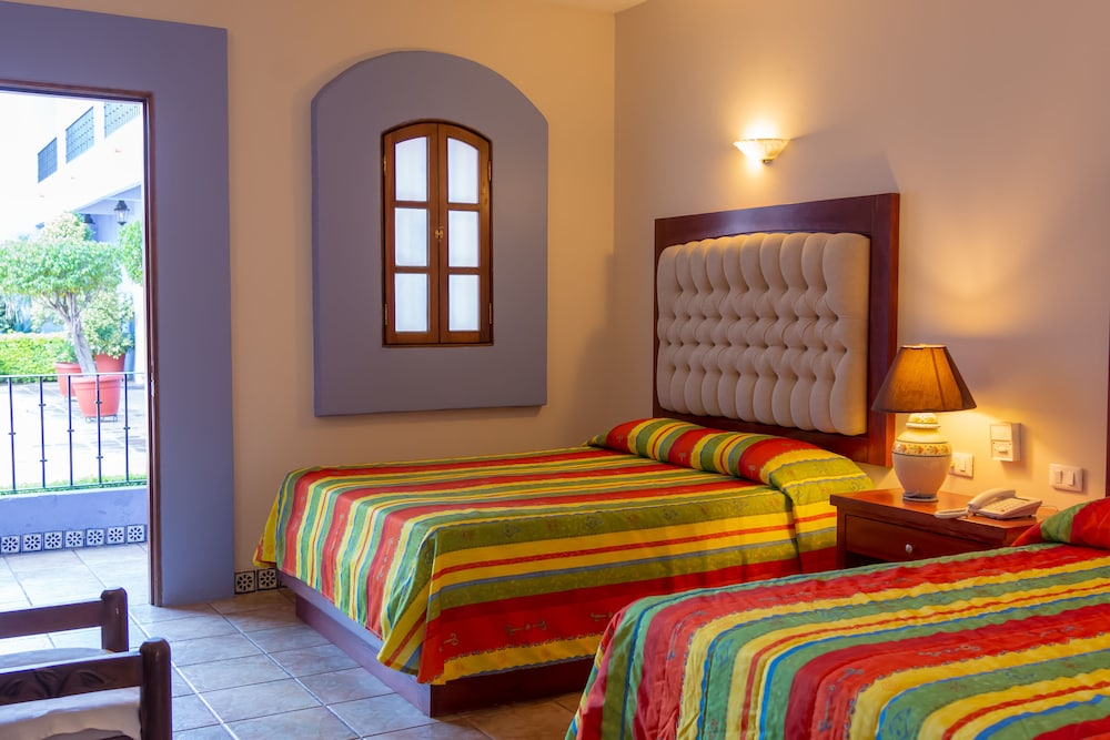 STANDARD, 2 DOUBLE BEDS