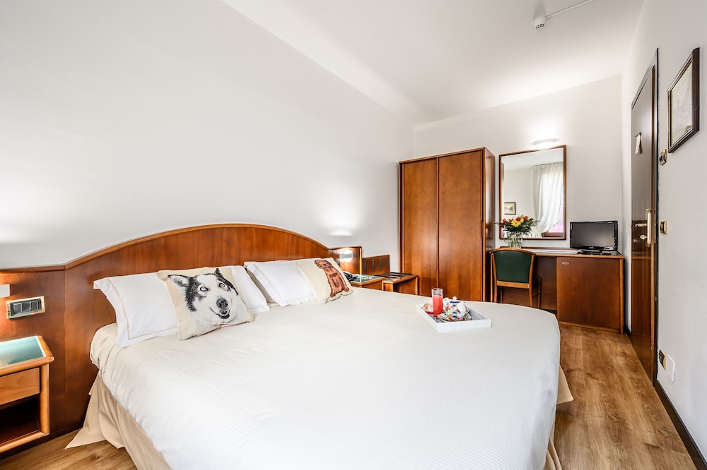 ECONOMY, QUEEN BED