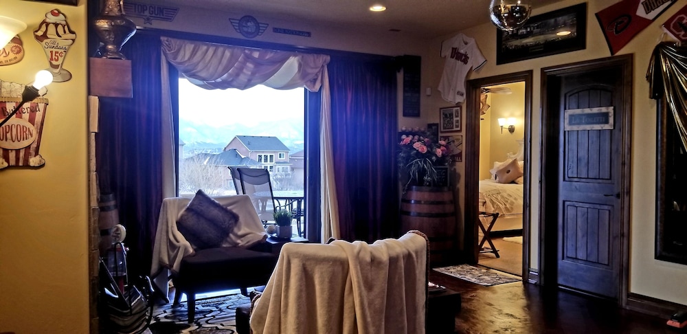 Chateau du Pikes Peak, a Tuscany Retreat 11/43