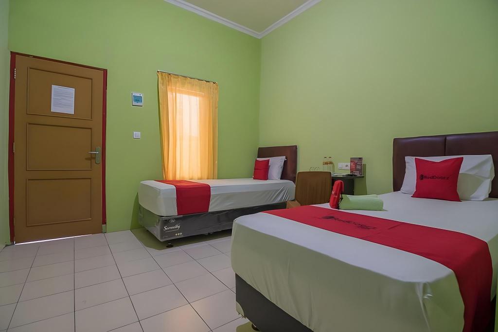 RedDoorz near Kampus UMP Purwokerto 24/44