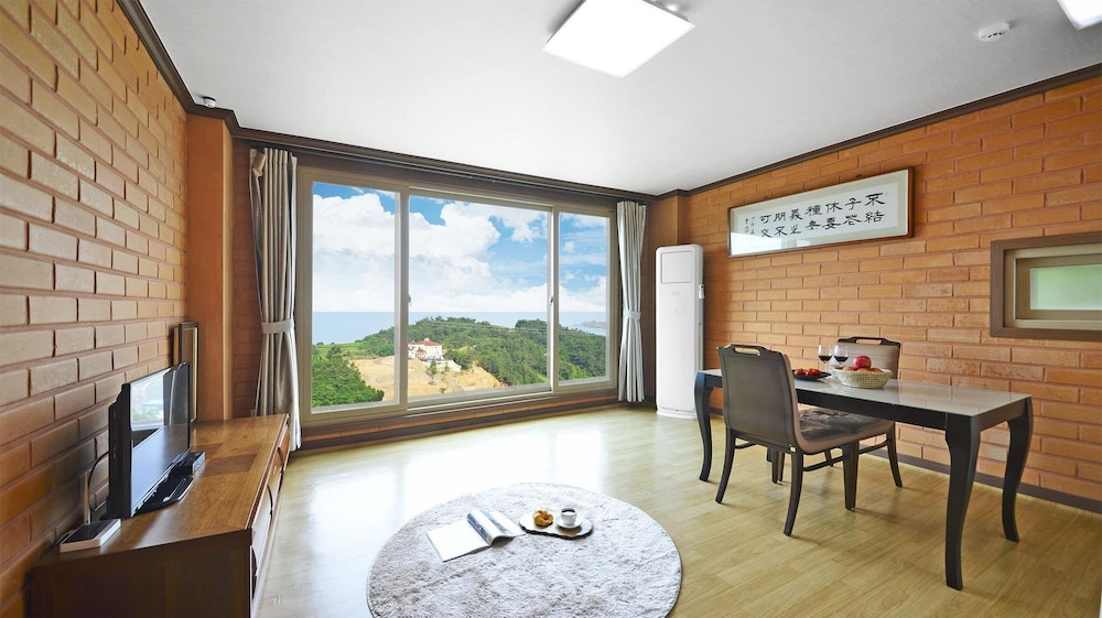Yeosu Hwangto Pension 31/50