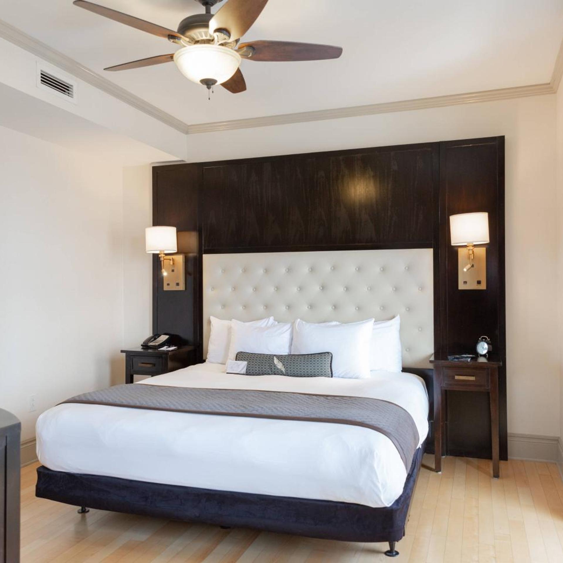 Suite, King Bed, Parlor, Sofa
